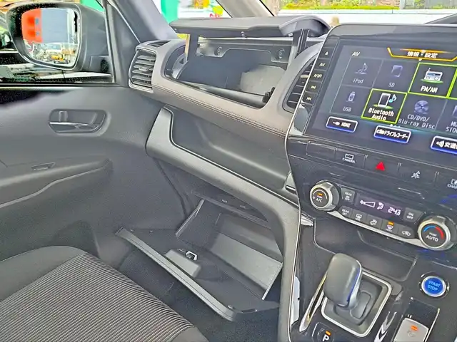 日産 セレナ e－パワー ハイウェイスター V 大阪府 2021(令3)年 4.4万km ブリリアントホワイトパール 2トーン /禁煙車//ワンオーナー//純正９型ナビ/フルセグTV・Bluetooth・DVD・Blue-Ray・USB//全方位カメラ・バックカメラ・フロントカメラ//コーナーセンサー//純正ナビ連動前後ドラレコ【DH5-D】//デジタルインナーミラー//プロパイロット//レーンキープアシスト//ブラインドスポットモニター//オートマチックハイビーム//ＥＴＣ2.0//両側パワスラ・ハンズフリー機能付き//前席・後席オートエアコン//純正１５ＡＷ//保証書//取扱説明書//スペアキー