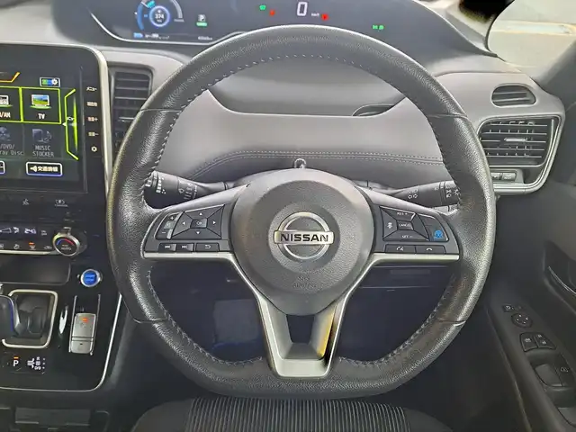 日産 セレナ e－パワー ハイウェイスター V 大阪府 2021(令3)年 4.4万km ブリリアントホワイトパール 2トーン /禁煙車//ワンオーナー//純正９型ナビ/フルセグTV・Bluetooth・DVD・Blue-Ray・USB//全方位カメラ・バックカメラ・フロントカメラ//コーナーセンサー//純正ナビ連動前後ドラレコ【DH5-D】//デジタルインナーミラー//プロパイロット//レーンキープアシスト//ブラインドスポットモニター//オートマチックハイビーム//ＥＴＣ2.0//両側パワスラ・ハンズフリー機能付き//前席・後席オートエアコン//純正１５ＡＷ//保証書//取扱説明書//スペアキー