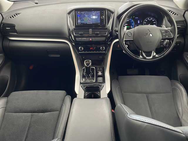 三菱 エクリプス クロス ＰＨＥＶ G 兵庫県 2020(令2)年 4.6万km ホワイトダイヤモンド ・社外ナビ（フルセグ・BD・SD・BT）/・ETC/・前後ドライブレコーダー/・レーダークルーズコントロール/・ヘッドアップディスプレイ/・横滑り防止装置/・車線逸脱警報/・衝突軽減ブレーキ/・AC1500W電源/・パドルシフト/・シートヒーター/・パワーシート/・LEDオートライト/・フォグランプ/・オートマチックハイビーム/・ステアリングヒーター/・電動パーキングブレーキ/・ブレーキホールド/・ステアリングリモコン/・純正18インチアルミホイール/・フロアマット/・コーダーセンサー/・ドアバイザー/・プッシュスタート/・スマートキー/・W＋サイドエアバック/・カーテンエアバック/・オールオートパワーウィンドウ/・防眩ルームミラー