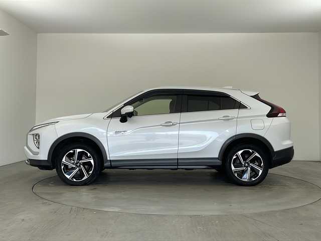 三菱 エクリプス クロス ＰＨＥＶ G 兵庫県 2020(令2)年 4.6万km ホワイトダイヤモンド ・社外ナビ（フルセグ・BD・SD・BT）/・ETC/・前後ドライブレコーダー/・レーダークルーズコントロール/・ヘッドアップディスプレイ/・横滑り防止装置/・車線逸脱警報/・衝突軽減ブレーキ/・AC1500W電源/・パドルシフト/・シートヒーター/・パワーシート/・LEDオートライト/・フォグランプ/・オートマチックハイビーム/・ステアリングヒーター/・電動パーキングブレーキ/・ブレーキホールド/・ステアリングリモコン/・純正18インチアルミホイール/・フロアマット/・コーダーセンサー/・ドアバイザー/・プッシュスタート/・スマートキー/・W＋サイドエアバック/・カーテンエアバック/・オールオートパワーウィンドウ/・防眩ルームミラー