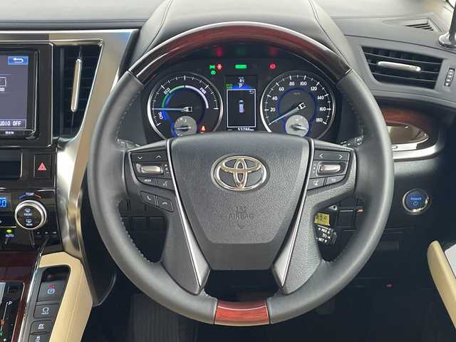 トヨタ アルファードハイブリット G 愛知県 2017(平29)年 5.4万km シルバーM /純正９インチナビ　//ＣＤ　ＤＶＤ　フルセグＴＶ　ＳＤ　ＦＭ　ＡＭ　//バックカメラ　//両側パワースライドドア　//ビルトインＥＴＣ　//ドライブレコーダー//スマートキー//スペアキー　//オットマン　//取扱説明書　//LEDオートヘッドライト//クルーズコントロール　//後席ロールサンシェード//前席パワーシート//シートメモリー//革巻きステアリング//電動パーキングブレーキ//純正フロアマット//純正ドアバイザー//215/65/R16スタッドレス付AW積込