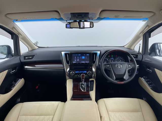 トヨタ アルファードハイブリット G 愛知県 2017(平29)年 5.4万km シルバーM /純正９インチナビ　//ＣＤ　ＤＶＤ　フルセグＴＶ　ＳＤ　ＦＭ　ＡＭ　//バックカメラ　//両側パワースライドドア　//ビルトインＥＴＣ　//ドライブレコーダー//スマートキー//スペアキー　//オットマン　//取扱説明書　//LEDオートヘッドライト//クルーズコントロール　//後席ロールサンシェード//前席パワーシート//シートメモリー//革巻きステアリング//電動パーキングブレーキ//純正フロアマット//純正ドアバイザー//215/65/R16スタッドレス付AW積込