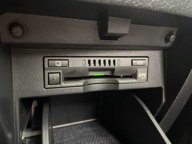 トヨタ アルファードハイブリット G 愛知県 2017(平29)年 5.4万km シルバーM /純正９インチナビ　//ＣＤ　ＤＶＤ　フルセグＴＶ　ＳＤ　ＦＭ　ＡＭ　//バックカメラ　//両側パワースライドドア　//ビルトインＥＴＣ　//ドライブレコーダー//スマートキー//スペアキー　//オットマン　//取扱説明書　//LEDオートヘッドライト//クルーズコントロール　//後席ロールサンシェード//前席パワーシート//シートメモリー//革巻きステアリング//電動パーキングブレーキ//純正フロアマット//純正ドアバイザー//215/65/R16スタッドレス付AW積込