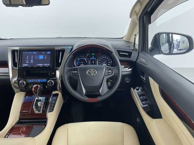 トヨタ アルファードハイブリット G 愛知県 2017(平29)年 5.4万km シルバーM /純正９インチナビ　//ＣＤ　ＤＶＤ　フルセグＴＶ　ＳＤ　ＦＭ　ＡＭ　//バックカメラ　//両側パワースライドドア　//ビルトインＥＴＣ　//ドライブレコーダー//スマートキー//スペアキー　//オットマン　//取扱説明書　//LEDオートヘッドライト//クルーズコントロール　//後席ロールサンシェード//前席パワーシート//シートメモリー//革巻きステアリング//電動パーキングブレーキ//純正フロアマット//純正ドアバイザー//215/65/R16スタッドレス付AW積込