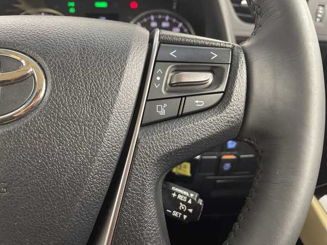 トヨタ アルファードハイブリット G 愛知県 2017(平29)年 5.4万km シルバーM /純正９インチナビ　//ＣＤ　ＤＶＤ　フルセグＴＶ　ＳＤ　ＦＭ　ＡＭ　//バックカメラ　//両側パワースライドドア　//ビルトインＥＴＣ　//ドライブレコーダー//スマートキー//スペアキー　//オットマン　//取扱説明書　//LEDオートヘッドライト//クルーズコントロール　//後席ロールサンシェード//前席パワーシート//シートメモリー//革巻きステアリング//電動パーキングブレーキ//純正フロアマット//純正ドアバイザー//215/65/R16スタッドレス付AW積込