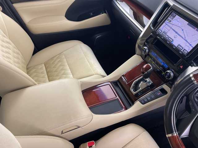 トヨタ アルファードハイブリット G 愛知県 2017(平29)年 5.4万km シルバーM /純正９インチナビ　//ＣＤ　ＤＶＤ　フルセグＴＶ　ＳＤ　ＦＭ　ＡＭ　//バックカメラ　//両側パワースライドドア　//ビルトインＥＴＣ　//ドライブレコーダー//スマートキー//スペアキー　//オットマン　//取扱説明書　//LEDオートヘッドライト//クルーズコントロール　//後席ロールサンシェード//前席パワーシート//シートメモリー//革巻きステアリング//電動パーキングブレーキ//純正フロアマット//純正ドアバイザー//215/65/R16スタッドレス付AW積込