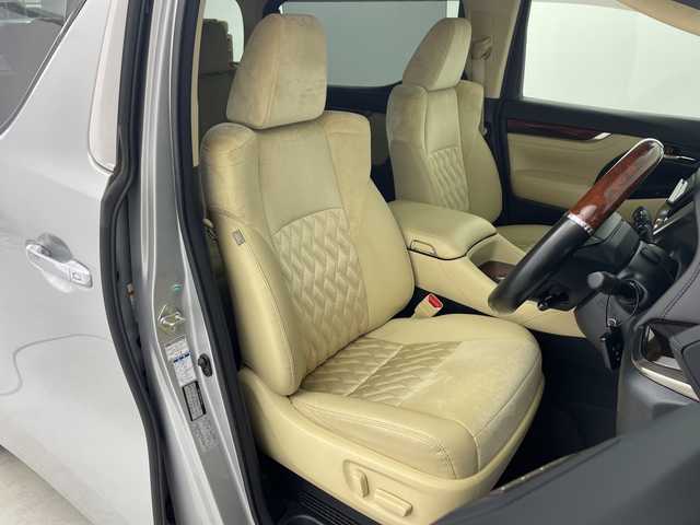 トヨタ アルファードハイブリット G 愛知県 2017(平29)年 5.4万km シルバーM /純正９インチナビ　//ＣＤ　ＤＶＤ　フルセグＴＶ　ＳＤ　ＦＭ　ＡＭ　//バックカメラ　//両側パワースライドドア　//ビルトインＥＴＣ　//ドライブレコーダー//スマートキー//スペアキー　//オットマン　//取扱説明書　//LEDオートヘッドライト//クルーズコントロール　//後席ロールサンシェード//前席パワーシート//シートメモリー//革巻きステアリング//電動パーキングブレーキ//純正フロアマット//純正ドアバイザー//215/65/R16スタッドレス付AW積込