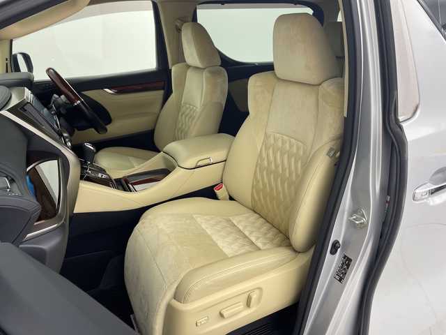 トヨタ アルファードハイブリット G 愛知県 2017(平29)年 5.4万km シルバーM /純正９インチナビ　//ＣＤ　ＤＶＤ　フルセグＴＶ　ＳＤ　ＦＭ　ＡＭ　//バックカメラ　//両側パワースライドドア　//ビルトインＥＴＣ　//ドライブレコーダー//スマートキー//スペアキー　//オットマン　//取扱説明書　//LEDオートヘッドライト//クルーズコントロール　//後席ロールサンシェード//前席パワーシート//シートメモリー//革巻きステアリング//電動パーキングブレーキ//純正フロアマット//純正ドアバイザー//215/65/R16スタッドレス付AW積込