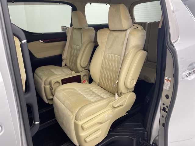 トヨタ アルファードハイブリット G 愛知県 2017(平29)年 5.4万km シルバーM /純正９インチナビ　//ＣＤ　ＤＶＤ　フルセグＴＶ　ＳＤ　ＦＭ　ＡＭ　//バックカメラ　//両側パワースライドドア　//ビルトインＥＴＣ　//ドライブレコーダー//スマートキー//スペアキー　//オットマン　//取扱説明書　//LEDオートヘッドライト//クルーズコントロール　//後席ロールサンシェード//前席パワーシート//シートメモリー//革巻きステアリング//電動パーキングブレーキ//純正フロアマット//純正ドアバイザー//215/65/R16スタッドレス付AW積込