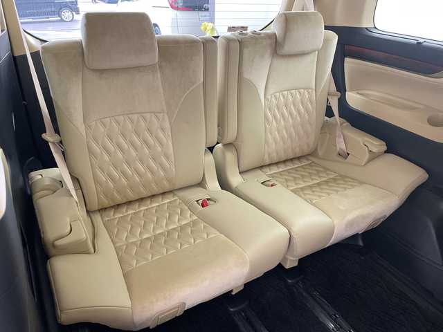 トヨタ アルファードハイブリット G 愛知県 2017(平29)年 5.4万km シルバーM /純正９インチナビ　//ＣＤ　ＤＶＤ　フルセグＴＶ　ＳＤ　ＦＭ　ＡＭ　//バックカメラ　//両側パワースライドドア　//ビルトインＥＴＣ　//ドライブレコーダー//スマートキー//スペアキー　//オットマン　//取扱説明書　//LEDオートヘッドライト//クルーズコントロール　//後席ロールサンシェード//前席パワーシート//シートメモリー//革巻きステアリング//電動パーキングブレーキ//純正フロアマット//純正ドアバイザー//215/65/R16スタッドレス付AW積込