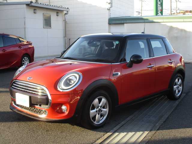 ＭＩＮＩ ミニ クーパー D 岡山県 2019(令1)年 5.4万km ソラリスオレンジ ワンオーナー/純正HDDナビ/Ｂｌｕｅｔｏｏｔｈ/ＵＳＢ/バックカメラ/フロント・リアセンサー/ドライブレコーダー/ＥＴＣ/オートライト/純正15ＡＷ/純正マット/スマートキー2個/・・・・・・・・・・・・・・・・・・・・・・・・・・・・・・・・・・/インテリジェントセーフティ/F・Rソナー/パーキングディスタンスコントロール/クルーズコントロール/パーキングアシスト
