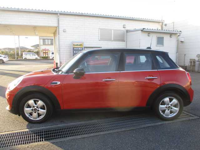 ＭＩＮＩ ミニ クーパー D 岡山県 2019(令1)年 5.4万km ソラリスオレンジ ワンオーナー/純正HDDナビ/Ｂｌｕｅｔｏｏｔｈ/ＵＳＢ/バックカメラ/フロント・リアセンサー/ドライブレコーダー/ＥＴＣ/オートライト/純正15ＡＷ/純正マット/スマートキー2個/・・・・・・・・・・・・・・・・・・・・・・・・・・・・・・・・・・/インテリジェントセーフティ/F・Rソナー/パーキングディスタンスコントロール/クルーズコントロール/パーキングアシスト