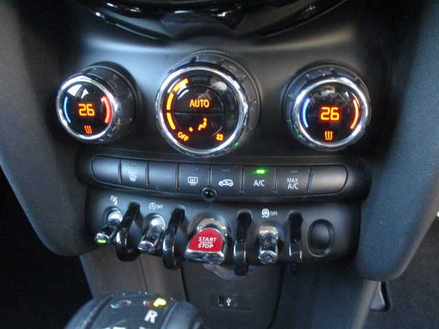 ＭＩＮＩ ミニ クーパー D 岡山県 2019(令1)年 5.4万km ソラリスオレンジ ワンオーナー/純正HDDナビ/Ｂｌｕｅｔｏｏｔｈ/ＵＳＢ/バックカメラ/フロント・リアセンサー/ドライブレコーダー/ＥＴＣ/オートライト/純正15ＡＷ/純正マット/スマートキー2個/・・・・・・・・・・・・・・・・・・・・・・・・・・・・・・・・・・/インテリジェントセーフティ/F・Rソナー/パーキングディスタンスコントロール/クルーズコントロール/パーキングアシスト