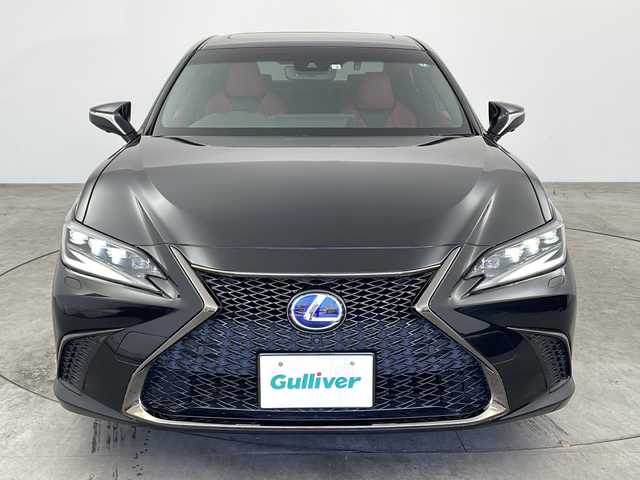 レクサス ＥＳ 300h Fスポーツ 兵庫県 2022(令4)年 3.5万km グラファイトブラックガラスフレーク ・サンルーフ/・三眼LEDヘッドライト/・純正12.3型ナビ/（CD/DVD/BT/USB/AUX/フルセグTV/SD/Miracast）/・純正ドライブレコーダー/・ビルトインETC2.0/・Lexus Safety System		/・プリクラッシュセーフティ		/・レーントレーシングアシスト	/・ITS Connect		/・レーダークルーズコントロール		/・オートマチックハイビーム		/・ブラインドスポットモニター/・パノラミックビューモニター/・レザーシート/・LEDヘッドライト/・前席エアシート/・前席シートヒーター/・ステアリングヒーター/・革巻ステアリング/・ステアリングスイッチ/・AC１５００W/・前席パワーシート/・電動パーキングブレーキ/・プッシュスタート/・スマートキー×2/・パドルシフト/・横滑り防止装置/・純正19インチAW/・社外フロアマット