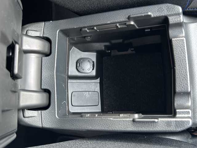 スバル レヴォーグ 1．6GT－S アイサイト 福井県 2014(平26)年 6.8万km クリスタルホワイトP 純正７インチナビ/フルセグ/Bluetooth/ETC/ドライブレコーダー/アダプティブクルーズコントロール/パドルシフト/ヘッドライトレベライザー/純正アルミホイール