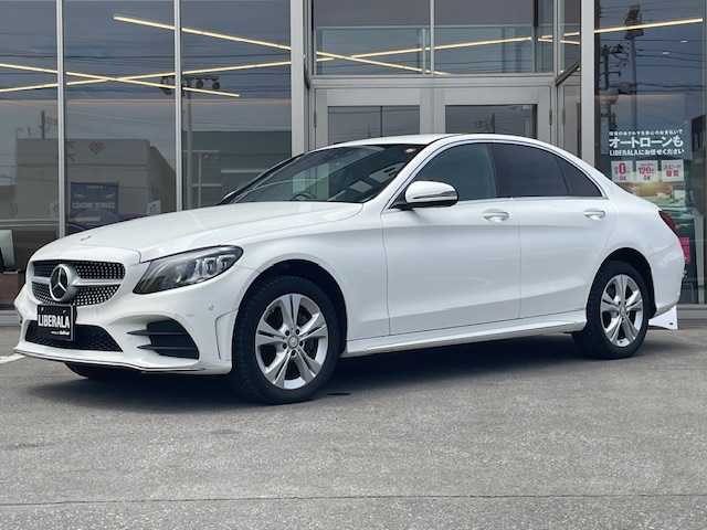 メルセデス・ベンツ Ｃ２００ 4マチック AVG AMGライン 青森県 2018(平30)年 4.3万km ポーラホワイト レーダーセーフティパッケージ/・アクティブディスタンスアシストディストロニック/・アクティブステアリングアシスト/・アクティブレーンチェンジングアシスト/・アクティブエマージェンシーストップアシスト/・アクティブブレーキアシスト/PRESAFEサウンド/・緊急回避補助システム/・渋滞時緊急ブレーキ/・アクティブブラインドスポットアシスト/・アクティブレーンキーピングアシスト/・PRESAFEプラス/・チャイルドセーフティシートセンサー/AMGライン/・AMGスタイリングパッケージ/・ログ付きブレーキキャリパー/・ブラックアッシュウッドトリム/・ステンレスペダル/・AIR BODY CONTROLサスペンション/ドライブレコーダー/エアサス/純正ナビ/（Bt/USB/SD/TV/FM/AM)/革シート/シートヒーター/メモリー付パワーシート/電動リアゲート/コーナーセンサー/LEDライト/オートライト/ハイビームアシスト/プッシュスタート/ウインカーミラー/スマートキーx2/取扱説明書/保証書/点検記録簿　R1.R2.R3.R4.R5有