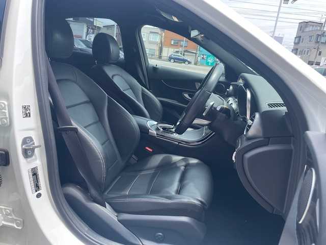 メルセデス・ベンツ Ｃ２００ 4マチック AVG AMGライン 青森県 2018(平30)年 4.3万km ポーラホワイト レーダーセーフティパッケージ/・アクティブディスタンスアシストディストロニック/・アクティブステアリングアシスト/・アクティブレーンチェンジングアシスト/・アクティブエマージェンシーストップアシスト/・アクティブブレーキアシスト/PRESAFEサウンド/・緊急回避補助システム/・渋滞時緊急ブレーキ/・アクティブブラインドスポットアシスト/・アクティブレーンキーピングアシスト/・PRESAFEプラス/・チャイルドセーフティシートセンサー/AMGライン/・AMGスタイリングパッケージ/・ログ付きブレーキキャリパー/・ブラックアッシュウッドトリム/・ステンレスペダル/・AIR BODY CONTROLサスペンション/ドライブレコーダー/エアサス/純正ナビ/（Bt/USB/SD/TV/FM/AM)/革シート/シートヒーター/メモリー付パワーシート/電動リアゲート/コーナーセンサー/LEDライト/オートライト/ハイビームアシスト/プッシュスタート/ウインカーミラー/スマートキーx2/取扱説明書/保証書/点検記録簿　R1.R2.R3.R4.R5有