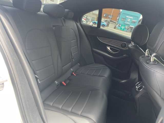 メルセデス・ベンツ Ｃ２００ 4マチック AVG AMGライン 青森県 2018(平30)年 4.3万km ポーラホワイト レーダーセーフティパッケージ/・アクティブディスタンスアシストディストロニック/・アクティブステアリングアシスト/・アクティブレーンチェンジングアシスト/・アクティブエマージェンシーストップアシスト/・アクティブブレーキアシスト/PRESAFEサウンド/・緊急回避補助システム/・渋滞時緊急ブレーキ/・アクティブブラインドスポットアシスト/・アクティブレーンキーピングアシスト/・PRESAFEプラス/・チャイルドセーフティシートセンサー/AMGライン/・AMGスタイリングパッケージ/・ログ付きブレーキキャリパー/・ブラックアッシュウッドトリム/・ステンレスペダル/・AIR BODY CONTROLサスペンション/ドライブレコーダー/エアサス/純正ナビ/（Bt/USB/SD/TV/FM/AM)/革シート/シートヒーター/メモリー付パワーシート/電動リアゲート/コーナーセンサー/LEDライト/オートライト/ハイビームアシスト/プッシュスタート/ウインカーミラー/スマートキーx2/取扱説明書/保証書/点検記録簿　R1.R2.R3.R4.R5有