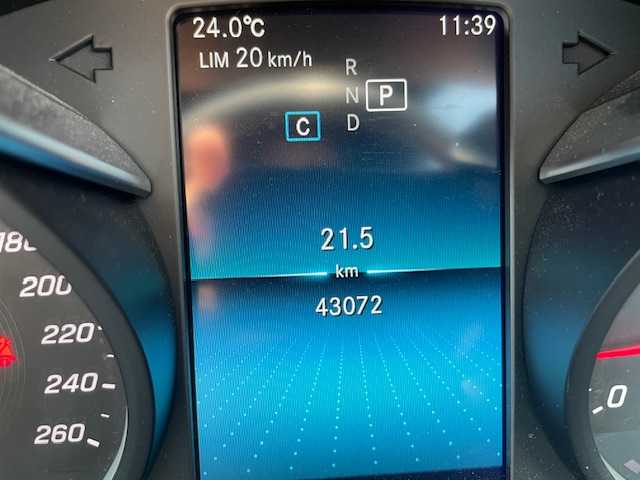 メルセデス・ベンツ Ｃ２００ 4マチック AVG AMGライン 青森県 2018(平30)年 4.3万km ポーラホワイト レーダーセーフティパッケージ/・アクティブディスタンスアシストディストロニック/・アクティブステアリングアシスト/・アクティブレーンチェンジングアシスト/・アクティブエマージェンシーストップアシスト/・アクティブブレーキアシスト/PRESAFEサウンド/・緊急回避補助システム/・渋滞時緊急ブレーキ/・アクティブブラインドスポットアシスト/・アクティブレーンキーピングアシスト/・PRESAFEプラス/・チャイルドセーフティシートセンサー/AMGライン/・AMGスタイリングパッケージ/・ログ付きブレーキキャリパー/・ブラックアッシュウッドトリム/・ステンレスペダル/・AIR BODY CONTROLサスペンション/ドライブレコーダー/エアサス/純正ナビ/（Bt/USB/SD/TV/FM/AM)/革シート/シートヒーター/メモリー付パワーシート/電動リアゲート/コーナーセンサー/LEDライト/オートライト/ハイビームアシスト/プッシュスタート/ウインカーミラー/スマートキーx2/取扱説明書/保証書/点検記録簿　R1.R2.R3.R4.R5有