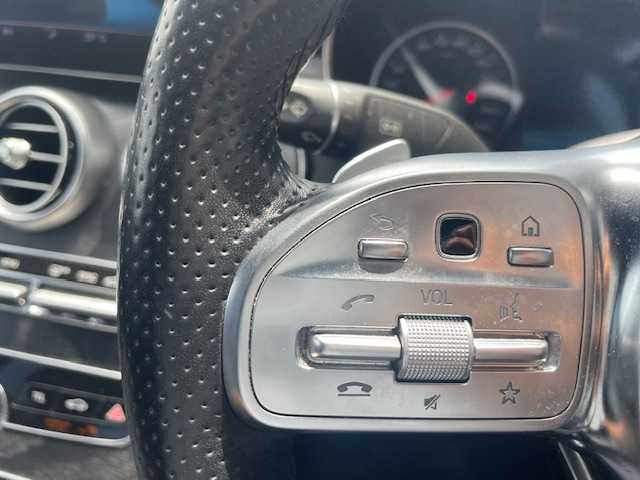メルセデス・ベンツ Ｃ２００ 4マチック AVG AMGライン 青森県 2018(平30)年 4.3万km ポーラホワイト レーダーセーフティパッケージ/・アクティブディスタンスアシストディストロニック/・アクティブステアリングアシスト/・アクティブレーンチェンジングアシスト/・アクティブエマージェンシーストップアシスト/・アクティブブレーキアシスト/PRESAFEサウンド/・緊急回避補助システム/・渋滞時緊急ブレーキ/・アクティブブラインドスポットアシスト/・アクティブレーンキーピングアシスト/・PRESAFEプラス/・チャイルドセーフティシートセンサー/AMGライン/・AMGスタイリングパッケージ/・ログ付きブレーキキャリパー/・ブラックアッシュウッドトリム/・ステンレスペダル/・AIR BODY CONTROLサスペンション/ドライブレコーダー/エアサス/純正ナビ/（Bt/USB/SD/TV/FM/AM)/革シート/シートヒーター/メモリー付パワーシート/電動リアゲート/コーナーセンサー/LEDライト/オートライト/ハイビームアシスト/プッシュスタート/ウインカーミラー/スマートキーx2/取扱説明書/保証書/点検記録簿　R1.R2.R3.R4.R5有