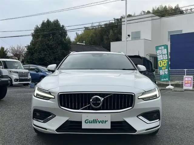 ボルボ Ｖ６０ アルティメット B4 熊本県 2022(令4)年 3.2万km パール harman/kardonサウンド/純正ディスプレイオーディオ/【Bluetooth再生/AppleCarPlay/Androidauto】/全方位モニター/ルーフレール/アダプティブクルーズコントロール/茶革レザーシート/シートヒーター/エアーシート/パイロットアシスト/レーンキーピングエイド/ヘッドアップディスプレイ/純正18インチAW/置くだけ充電/オートハイビーム/LEDオートライト/ドライブレコーダー（前後）/ETC