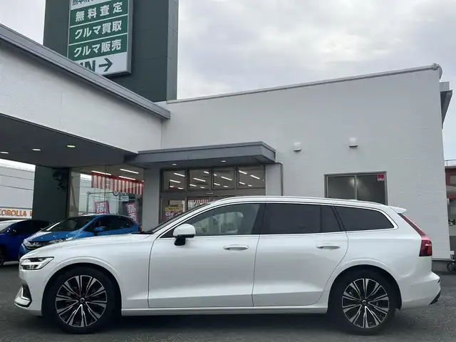 ボルボ Ｖ６０ アルティメット B4 熊本県 2022(令4)年 3.2万km パール harman/kardonサウンド/純正ディスプレイオーディオ/【Bluetooth再生/AppleCarPlay/Androidauto】/全方位モニター/ルーフレール/アダプティブクルーズコントロール/茶革レザーシート/シートヒーター/エアーシート/パイロットアシスト/レーンキーピングエイド/ヘッドアップディスプレイ/純正18インチAW/置くだけ充電/オートハイビーム/LEDオートライト/ドライブレコーダー（前後）/ETC