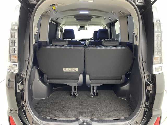 トヨタ ヴォクシー ZS 煌Ⅱ 福岡県 2016(平28)年 7.3万km ブラック 後席モニター　/純正９型ナビ（ＢＴ，フルセグＴＶ）　/バックカメラ　/前後ドラレコ　/ビルトインＥＴＣ　/衝突被害軽減ブレーキ　/レーンキープ　/アイドリングストップ　/ＭＴモード付き　/両側電動スライドドア　/ＬＥＤ