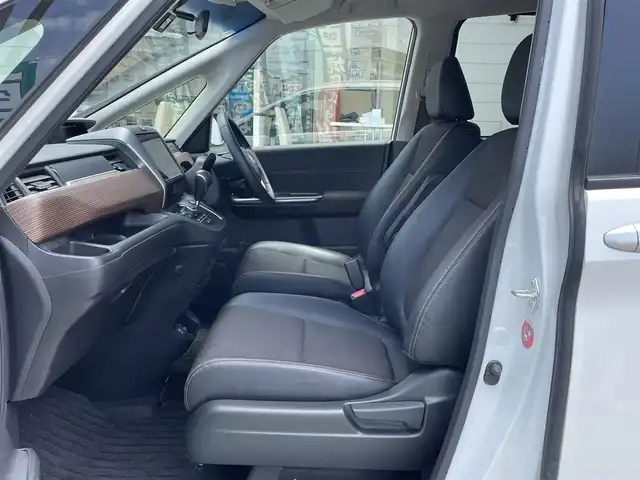 ホンダ フリード クロスター ホンダセンシング 神奈川県 2020(令2)年 1.8万km プラチナホワイトパール ワンオーナー/純正メモリナビ/　（CD・DVD・Bluetooth）/フルセグTV/純正フリップダウンモニター/両側パワースライドドア/ホンダセンシング/アダプティブクルーズコントロール/バックカメラ/ビルトインETC/LEDヘッドライト/LEDフォグライト/ハーフレザーシート/スマートキー/純正15インチAW/保証書/取扱説明書