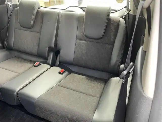 ホンダ フリード クロスター ホンダセンシング 神奈川県 2020(令2)年 1.8万km プラチナホワイトパール ワンオーナー/純正メモリナビ/　（CD・DVD・Bluetooth）/フルセグTV/純正フリップダウンモニター/両側パワースライドドア/ホンダセンシング/アダプティブクルーズコントロール/バックカメラ/ビルトインETC/LEDヘッドライト/LEDフォグライト/ハーフレザーシート/スマートキー/純正15インチAW/保証書/取扱説明書