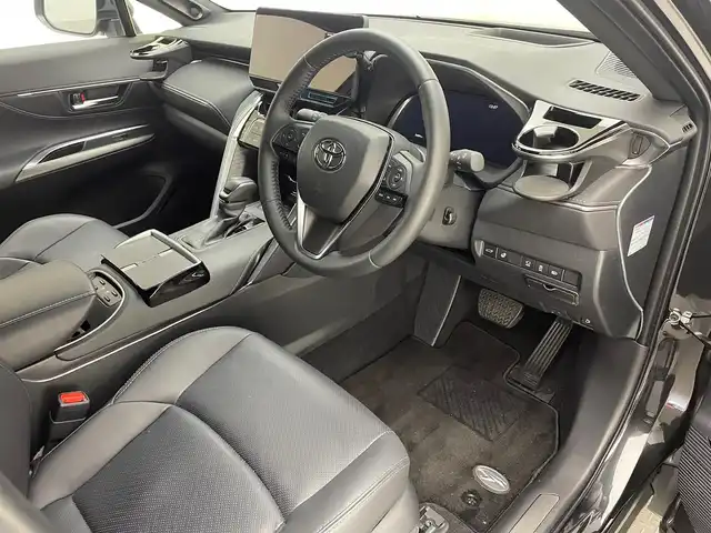 トヨタ ハリアー ハイブリッド Z レザーパッケージ 兵庫県 2024(令6)年 1.2万km プレシャスブラックパール 純正コネクトナビ/（Bluetooth/USB/フルセグTV）/バックカメラ/パノラミックビューモニター/レーダークルーズコントロール/LTA/ブラインドスポットモニター/プリクラッシュセーフティー/RCTA/PKSB/RSA/クリアランスソナー/ヘッドアップディスプレイ/電子パーキング/AUTO HOLD/デジタルインナーミラー/横滑り防止装置/LKA/カーテンエアバッグ/パワーバックドア/レザーシート/シートヒーター（D/N席）/ベンチレーション（D/N席）/ステアリングヒーター/LEDヘッドライト/LEDフォグランプ/オートライト/オートマチックハイビーム/ビルトインETC2.0/純正ドライブレコーダー/純正19インチアルミホイール/純正フロアマット/スマートキー/AC100V