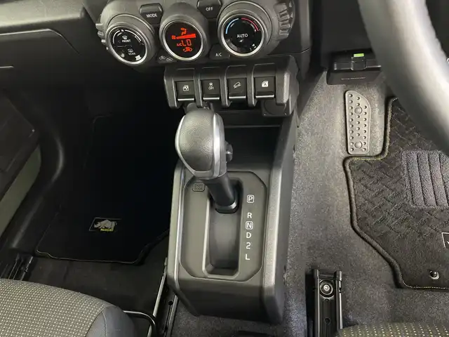 スズキ ジムニー シエラ JC 鹿児島県 2024(令6)年 1.5万km ジャングルグリーン 社外SDナビ/（AM/FM/CD/DVD/Bluetooth)/フルセグテレビ/バックカメラ/衝突軽減ブレーキ/クルーズコントロール/前席シートヒーター/ＥＴＣ/4WD/前後ドライブレコーダー/ＬＥＤヘッドライト/ヘッドライトウォッシャー/オートライト/アイドリングストップ/スマートキー/純正フロアマット