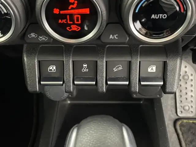 スズキ ジムニー シエラ JC 鹿児島県 2024(令6)年 1.5万km ジャングルグリーン 社外SDナビ/（AM/FM/CD/DVD/Bluetooth)/フルセグテレビ/バックカメラ/衝突軽減ブレーキ/クルーズコントロール/前席シートヒーター/ＥＴＣ/4WD/前後ドライブレコーダー/ＬＥＤヘッドライト/ヘッドライトウォッシャー/オートライト/アイドリングストップ/スマートキー/純正フロアマット