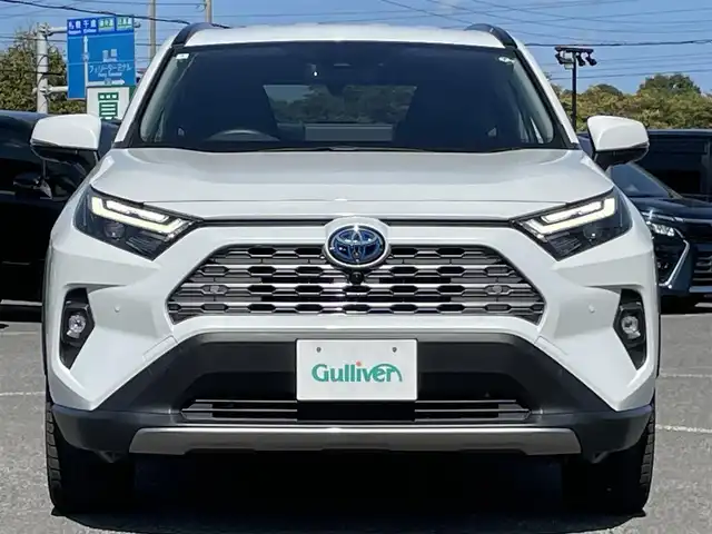 トヨタ ＲＡＶ４ ハイブリッドG 道央・札幌 2024(令6)年 1万km プラチナホワイトパールマイカ ４WD/寒冷地仕様/純正メーカーナビ/AM/FM/BT/フルセグ/トヨタセーフティセンス/プリクラッシュセーフティ/横滑り防止装置/レーダークルーズコントロール/レーンキープアシスト/クリアランスソナー/ブラインドスポットモニター/パーキングサポートブレーキ/リアクロストラフィックアラート/ロードサインアシスト/アラウンドビューモニター/ビルトインETC2.0/ミラー一体型ドライブレコーダー/パワーバックドア/D席パワーシート/前席シートヒーター/前席エアシート/レザーシート/革巻きステアリング/ステアリングリモコン/ハンドルヒーター/プッシュスタート/スマートキー/LEDヘッドライト/オートライト/オートハイビーム/フォグランプ/電動格納ミラー/純正フロアマット/ドアバイザー