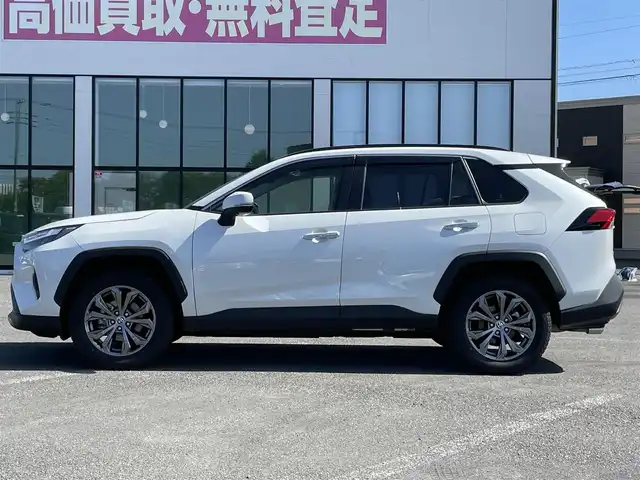 トヨタ ＲＡＶ４ ハイブリッドG 道央・札幌 2024(令6)年 1万km プラチナホワイトパールマイカ ４WD/寒冷地仕様/純正メーカーナビ/AM/FM/BT/フルセグ/トヨタセーフティセンス/プリクラッシュセーフティ/横滑り防止装置/レーダークルーズコントロール/レーンキープアシスト/クリアランスソナー/ブラインドスポットモニター/パーキングサポートブレーキ/リアクロストラフィックアラート/ロードサインアシスト/アラウンドビューモニター/ビルトインETC2.0/ミラー一体型ドライブレコーダー/パワーバックドア/D席パワーシート/前席シートヒーター/前席エアシート/レザーシート/革巻きステアリング/ステアリングリモコン/ハンドルヒーター/プッシュスタート/スマートキー/LEDヘッドライト/オートライト/オートハイビーム/フォグランプ/電動格納ミラー/純正フロアマット/ドアバイザー