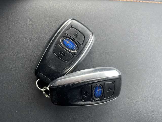 スバル インプレッサ ＸＶ 島根県 2017(平29)年 4.5万km ダークグレーメタリック アイサイト/ディーラーオプション8インチナビゲーション(CN-LR820D)/フルセグ BT CD DVD/バックカメラ/レーダークルーズコントロール/ブラインドスポットモニター/社外ドライブレコーダー/電子パーキング/LEDヘッドライト/AUTOライト/ETC/ルーフレール/アイドリングストップ/社外16インチアルミホイール