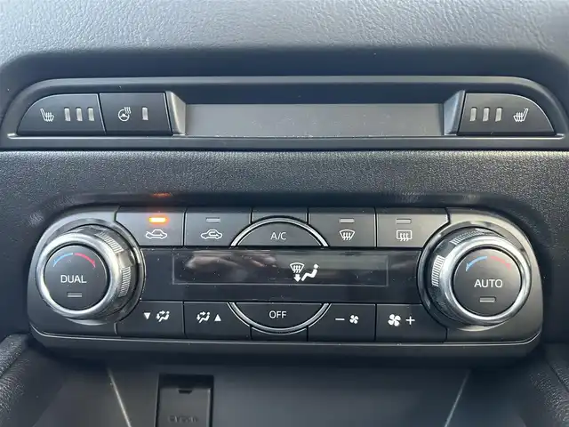 マツダ ＣＸ－５ XD プロアクティブ 島根県 2017(平29)年 9.1万km スノーフレイクホワイトパールマイカ 純正ＳＤナビ　/(AM/FM/フルセグTV/ＤＶＤ再生/Ｂｌｕｅｔｏｏｔｈ接続)　/ＢＯＳＥサウンドスピーカー　/バックカメラ　/前方ドライブレコーダー　/ＥＴＣ　/マツダ・レーダー・クルーズ・コントロール/ブラインドスポットモニター/前後コーナーセンサー/レーンアシスト/ヘッドアップディスプレイ　/パワーバックドア　/運転席メモリーシート/パワーシート　/前席シートヒーター/ステアリングヒーター/電動パーキングブレーキ/オートホールド/MTモード付AT　/オートハイビーム／ライト/純正LEDヘッドライト/純正19インチアルミホイール　/純正フロアマット