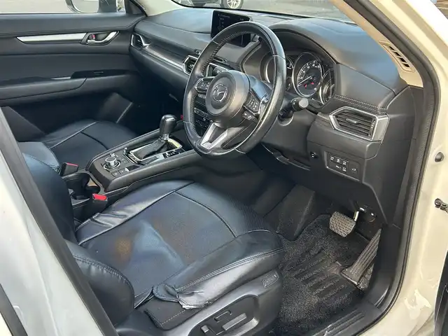マツダ ＣＸ－５ XD プロアクティブ 島根県 2017(平29)年 9.1万km スノーフレイクホワイトパールマイカ 純正ＳＤナビ　/(AM/FM/フルセグTV/ＤＶＤ再生/Ｂｌｕｅｔｏｏｔｈ接続)　/ＢＯＳＥサウンドスピーカー　/バックカメラ　/前方ドライブレコーダー　/ＥＴＣ　/マツダ・レーダー・クルーズ・コントロール/ブラインドスポットモニター/前後コーナーセンサー/レーンアシスト/ヘッドアップディスプレイ　/パワーバックドア　/運転席メモリーシート/パワーシート　/前席シートヒーター/ステアリングヒーター/電動パーキングブレーキ/オートホールド/MTモード付AT　/オートハイビーム／ライト/純正LEDヘッドライト/純正19インチアルミホイール　/純正フロアマット