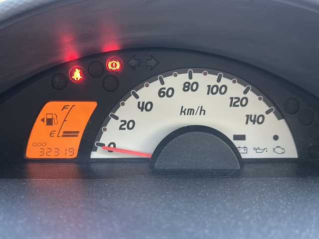 三菱 ｅＫワゴン M 鳥取県 2013(平25)年 3.3万km クールシルバーメタリック ワンオーナー/スタッドレスタイヤ4本積み込み/５速MT/CD/AM/FM/２WD/ドアバイザー