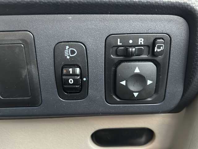 三菱 ｅＫワゴン M 鳥取県 2013(平25)年 3.3万km クールシルバーメタリック ワンオーナー/スタッドレスタイヤ4本積み込み/５速MT/CD/AM/FM/２WD/ドアバイザー