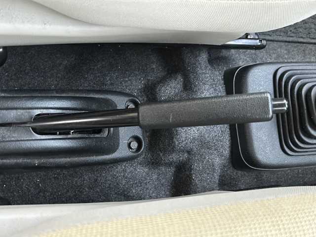 三菱 ｅＫワゴン M 鳥取県 2013(平25)年 3.3万km クールシルバーメタリック ワンオーナー/スタッドレスタイヤ4本積み込み/５速MT/CD/AM/FM/２WD/ドアバイザー