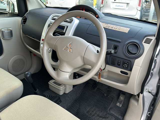 三菱 ｅＫワゴン M 鳥取県 2013(平25)年 3.3万km クールシルバーメタリック ワンオーナー/スタッドレスタイヤ4本積み込み/５速MT/CD/AM/FM/２WD/ドアバイザー