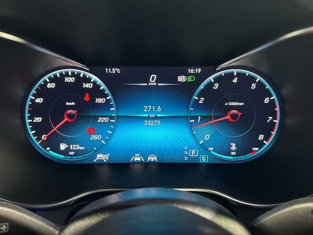 メルセデス・ベンツ ＧＬＣ３００ 4マチック AMGライン 神奈川県 2021(令3)年 3.4万km オブシディアンブラック ワンオーナー/サンルーフ/Burmesterプレミアムサウンド/純正ナビ（FM/AM/USB/BT/フルセグTV)/全方位カメラ/パドルシフト/レーダークルーズコントロール/ETC2.0/電動パーキングブレーキ/電動リアゲート/前後コーナーセンサー/アクティブレーンキーピングアシスト/アクティブブレーキアシスト/ブラインドスポットモニター/道路標識アシスト/横滑り防止装置/おくだけ充電/ハーフレザーシート/D/N席メモリパワーシート/全席シートヒーター/ISOFIX/両側サイドステップ/純正フロアマット/純正アルミホイール/純正ドアバイザー/スペアキー×１/保証書/取扱説明書