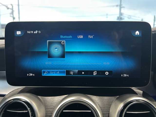 メルセデス・ベンツ ＧＬＣ３００ 4マチック AMGライン 神奈川県 2021(令3)年 3.4万km オブシディアンブラック ワンオーナー/サンルーフ/Burmesterプレミアムサウンド/純正ナビ（FM/AM/USB/BT/フルセグTV)/全方位カメラ/パドルシフト/レーダークルーズコントロール/ETC2.0/電動パーキングブレーキ/電動リアゲート/前後コーナーセンサー/アクティブレーンキーピングアシスト/アクティブブレーキアシスト/ブラインドスポットモニター/道路標識アシスト/横滑り防止装置/おくだけ充電/ハーフレザーシート/D/N席メモリパワーシート/全席シートヒーター/ISOFIX/両側サイドステップ/純正フロアマット/純正アルミホイール/純正ドアバイザー/スペアキー×１/保証書/取扱説明書