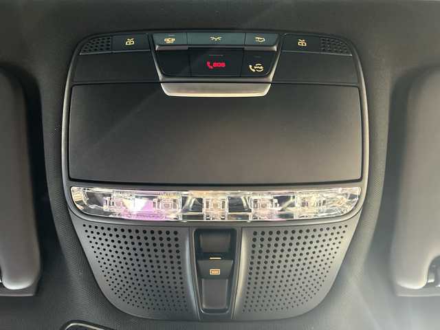 メルセデス・ベンツ ＧＬＣ３００ 4マチック AMGライン 神奈川県 2021(令3)年 3.4万km オブシディアンブラック ワンオーナー/サンルーフ/Burmesterプレミアムサウンド/純正ナビ（FM/AM/USB/BT/フルセグTV)/全方位カメラ/パドルシフト/レーダークルーズコントロール/ETC2.0/電動パーキングブレーキ/電動リアゲート/前後コーナーセンサー/アクティブレーンキーピングアシスト/アクティブブレーキアシスト/ブラインドスポットモニター/道路標識アシスト/横滑り防止装置/おくだけ充電/ハーフレザーシート/D/N席メモリパワーシート/全席シートヒーター/ISOFIX/両側サイドステップ/純正フロアマット/純正アルミホイール/純正ドアバイザー/スペアキー×１/保証書/取扱説明書