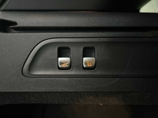 メルセデス・ベンツ ＧＬＣ３００ 4マチック AMGライン 神奈川県 2021(令3)年 3.4万km オブシディアンブラック ワンオーナー/サンルーフ/Burmesterプレミアムサウンド/純正ナビ（FM/AM/USB/BT/フルセグTV)/全方位カメラ/パドルシフト/レーダークルーズコントロール/ETC2.0/電動パーキングブレーキ/電動リアゲート/前後コーナーセンサー/アクティブレーンキーピングアシスト/アクティブブレーキアシスト/ブラインドスポットモニター/道路標識アシスト/横滑り防止装置/おくだけ充電/ハーフレザーシート/D/N席メモリパワーシート/全席シートヒーター/ISOFIX/両側サイドステップ/純正フロアマット/純正アルミホイール/純正ドアバイザー/スペアキー×１/保証書/取扱説明書