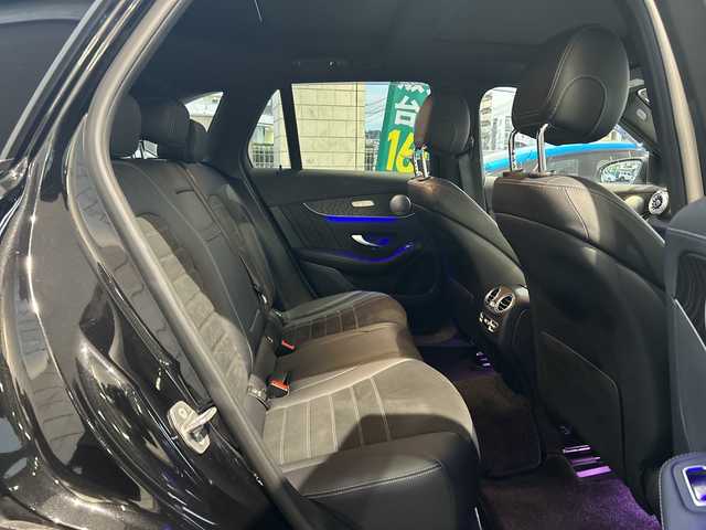 メルセデス・ベンツ ＧＬＣ３００ 4マチック AMGライン 神奈川県 2021(令3)年 3.4万km オブシディアンブラック ワンオーナー/サンルーフ/Burmesterプレミアムサウンド/純正ナビ（FM/AM/USB/BT/フルセグTV)/全方位カメラ/パドルシフト/レーダークルーズコントロール/ETC2.0/電動パーキングブレーキ/電動リアゲート/前後コーナーセンサー/アクティブレーンキーピングアシスト/アクティブブレーキアシスト/ブラインドスポットモニター/道路標識アシスト/横滑り防止装置/おくだけ充電/ハーフレザーシート/D/N席メモリパワーシート/全席シートヒーター/ISOFIX/両側サイドステップ/純正フロアマット/純正アルミホイール/純正ドアバイザー/スペアキー×１/保証書/取扱説明書