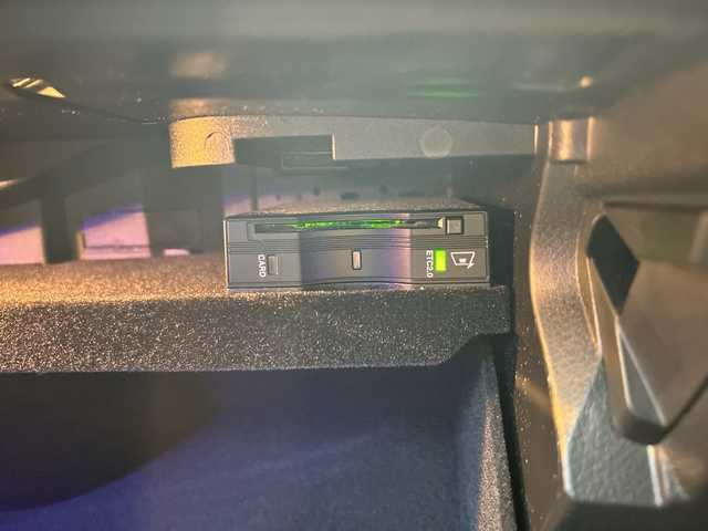 メルセデス・ベンツ ＧＬＣ３００ 4マチック AMGライン 神奈川県 2021(令3)年 3.4万km オブシディアンブラック ワンオーナー/サンルーフ/Burmesterプレミアムサウンド/純正ナビ（FM/AM/USB/BT/フルセグTV)/全方位カメラ/パドルシフト/レーダークルーズコントロール/ETC2.0/電動パーキングブレーキ/電動リアゲート/前後コーナーセンサー/アクティブレーンキーピングアシスト/アクティブブレーキアシスト/ブラインドスポットモニター/道路標識アシスト/横滑り防止装置/おくだけ充電/ハーフレザーシート/D/N席メモリパワーシート/全席シートヒーター/ISOFIX/両側サイドステップ/純正フロアマット/純正アルミホイール/純正ドアバイザー/スペアキー×１/保証書/取扱説明書