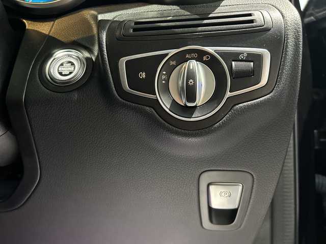 メルセデス・ベンツ ＧＬＣ３００ 4マチック AMGライン 神奈川県 2021(令3)年 3.4万km オブシディアンブラック ワンオーナー/サンルーフ/Burmesterプレミアムサウンド/純正ナビ（FM/AM/USB/BT/フルセグTV)/全方位カメラ/パドルシフト/レーダークルーズコントロール/ETC2.0/電動パーキングブレーキ/電動リアゲート/前後コーナーセンサー/アクティブレーンキーピングアシスト/アクティブブレーキアシスト/ブラインドスポットモニター/道路標識アシスト/横滑り防止装置/おくだけ充電/ハーフレザーシート/D/N席メモリパワーシート/全席シートヒーター/ISOFIX/両側サイドステップ/純正フロアマット/純正アルミホイール/純正ドアバイザー/スペアキー×１/保証書/取扱説明書