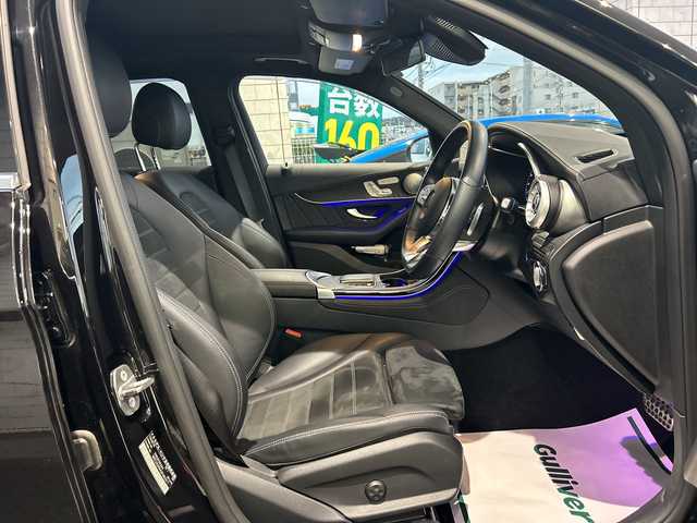 メルセデス・ベンツ ＧＬＣ３００ 4マチック AMGライン 神奈川県 2021(令3)年 3.4万km オブシディアンブラック ワンオーナー/サンルーフ/Burmesterプレミアムサウンド/純正ナビ（FM/AM/USB/BT/フルセグTV)/全方位カメラ/パドルシフト/レーダークルーズコントロール/ETC2.0/電動パーキングブレーキ/電動リアゲート/前後コーナーセンサー/アクティブレーンキーピングアシスト/アクティブブレーキアシスト/ブラインドスポットモニター/道路標識アシスト/横滑り防止装置/おくだけ充電/ハーフレザーシート/D/N席メモリパワーシート/全席シートヒーター/ISOFIX/両側サイドステップ/純正フロアマット/純正アルミホイール/純正ドアバイザー/スペアキー×１/保証書/取扱説明書