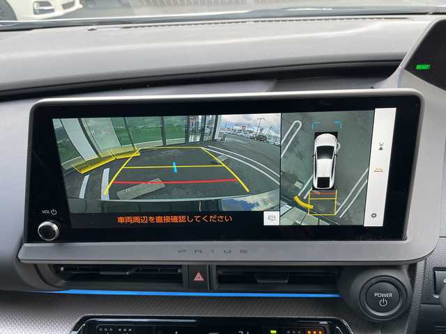 トヨタ プリウス Z 岐阜県 2024(令6)年 6.7万km プラチナホワイトパールマイカ 登録時走行距離66800ｋｍ/純正12.3型ディスプレイオーディオ/フルセグＴＶ/全方位カメラ（アラウンドビューモニター）/バックカメラ/Blue tooth・USB/ビルトインETC2.0/トヨタセーフティセンス/ブラインドスポットモニター/コーナーセンサー前後/レーダークルーズコントロール/レーンキープアシスト/LEDヘッドライト/オートマチックハイビーム/オートライト/横滑り防止装置/ドライブレコーダー/盗難防止装置/SRSエアバッグシステム運転席・助手席+サイド/カーテンエアバッグ/レザーシート/パワーシート運転席/エアシート前席/シートヒーター前席/電動リアゲート/純正フロアマット/ステアリングヒーター/プッシュスタート/スマートキー/スペアキー1本/アイドリングストップ/AC100V電源/ドアバイザー/保証書/記録簿/禁煙車